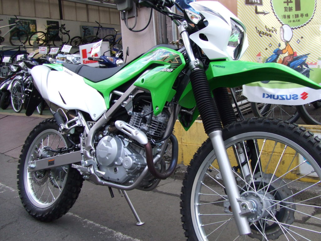 本格的なオフロードに興味のある方へ Kawasaki ｋｌｘ230はいかが バイク 自転車の購入修理ならハヤサカサイクル