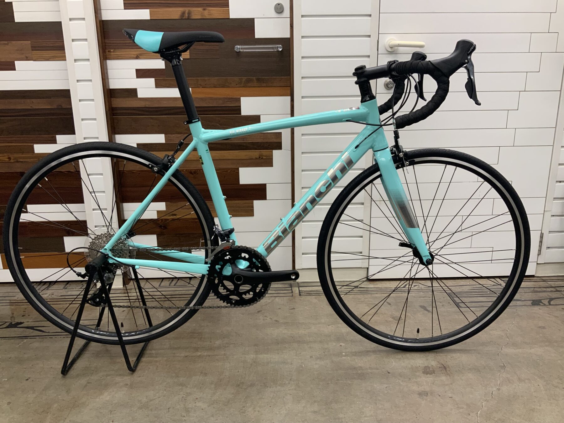 ビアンキ エントリーロードバイク入荷致しました！(Bianchi VIA NIRONE 7 SORA)｜バイク・自転車の購入修理ならハヤサカサイクル