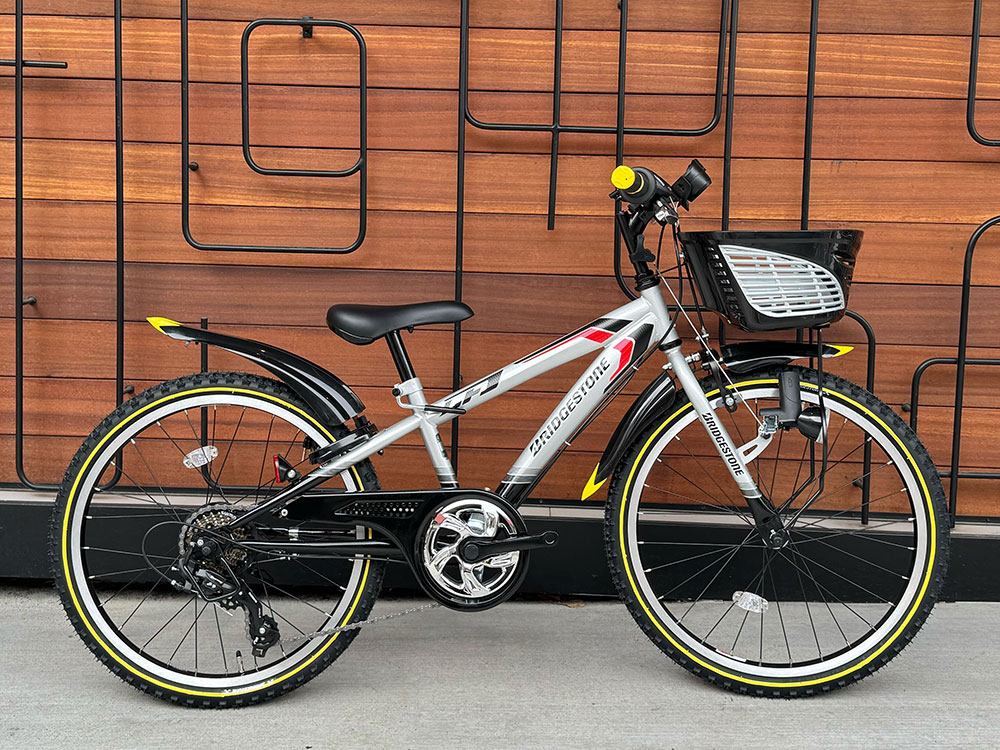 ブリヂストン｜クロスファイヤーJr（22インチ・シルバー&ブラック）