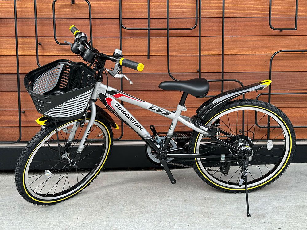 ブリヂストン|クロスファイヤーJr(22インチ・シルバー&ブラック)