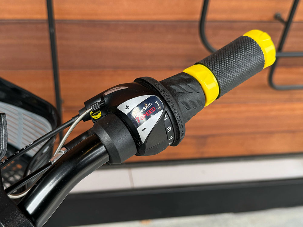 ブリヂストン|クロスファイヤーJr(22インチ・シルバー&ブラック)