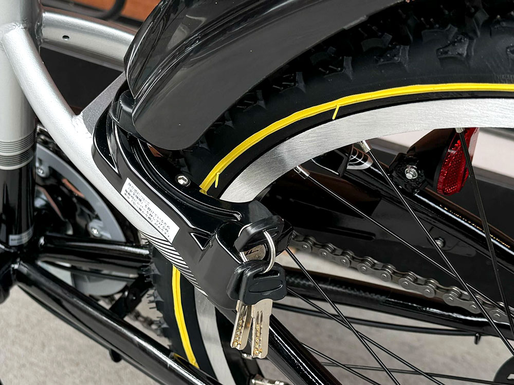 ブリヂストン|クロスファイヤーJr(22インチ・シルバー&ブラック)