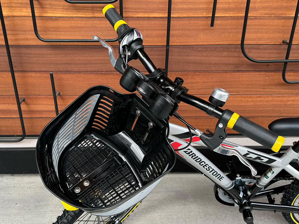 ブリヂストン|クロスファイヤーJr(22インチ・シルバー&ブラック)