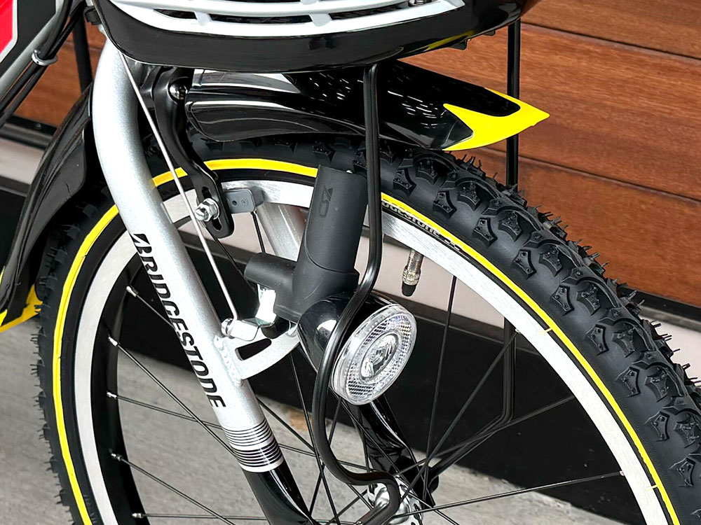 ブリヂストン|クロスファイヤーJr(22インチ・シルバー&ブラック)