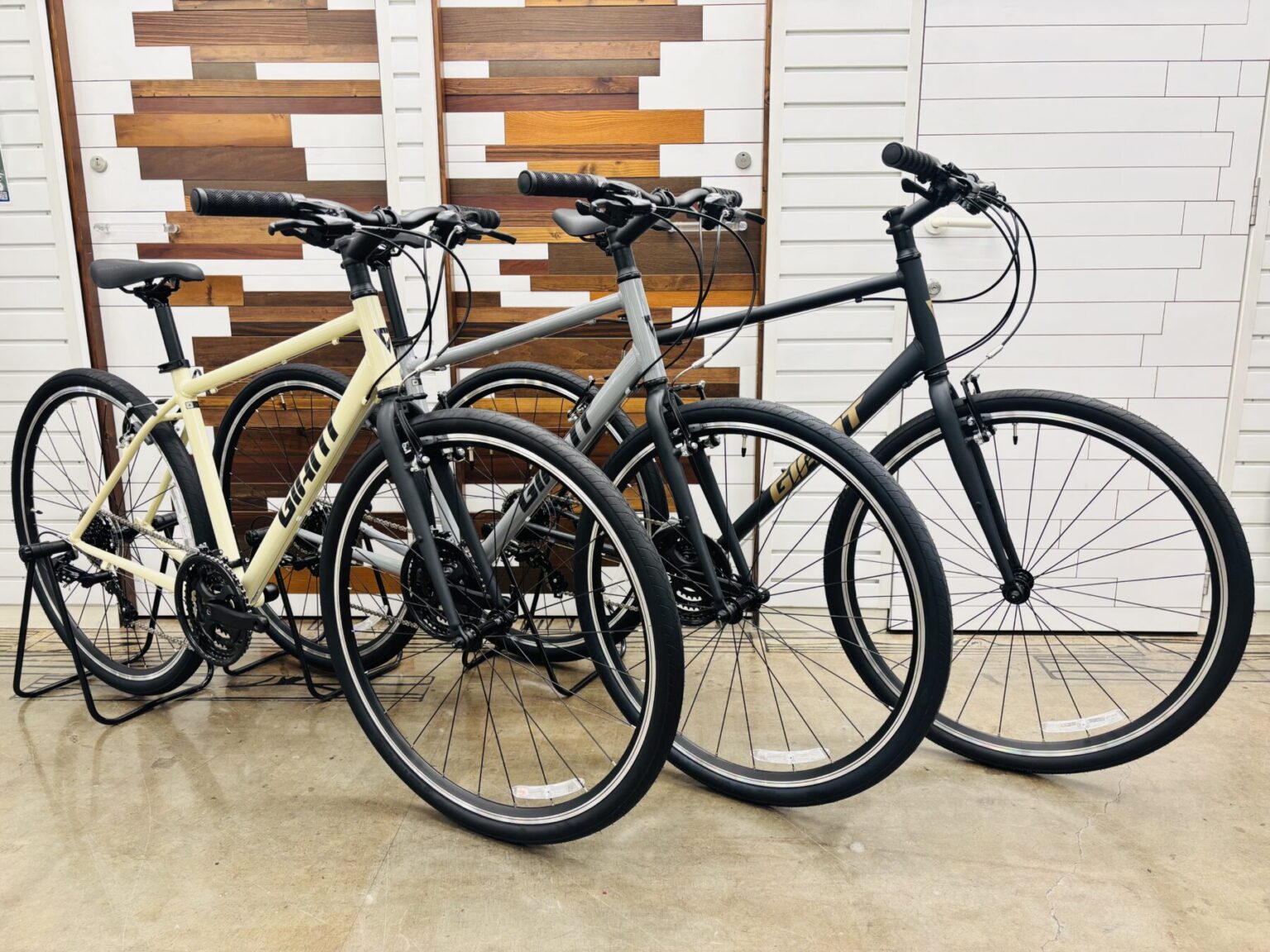リサイクルショップどりーむ鹿大前店　No５７９　エコNo１５３６９X　自転車　クロスバイク　シティサイクル　シェボー　泥除けフェンダー　カゴ付き　ギア前後切替♪ 新定番クロスバイク入荷！「GIANT ESCAPE X3」がハヤサカサイクル各店